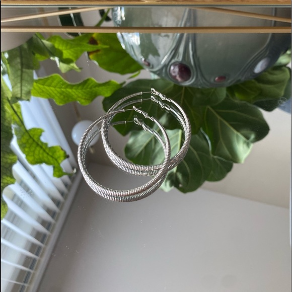 SET OF 2 XL HOPP EARRINGS - Picture 6 of 11